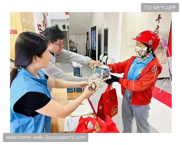 运动员暖心画面：比赛中“送伞送水”的感人瞬间